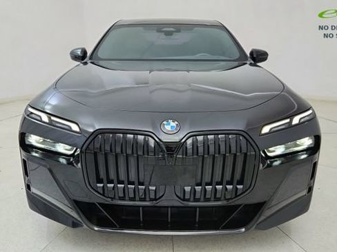 Used 2023 BMW 740i w/ Parking Assistance Package RWD image 13