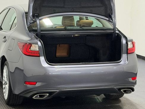 Used 2016 Lexus ES 350 w/ Luxury Package w/Wood Trim image 13