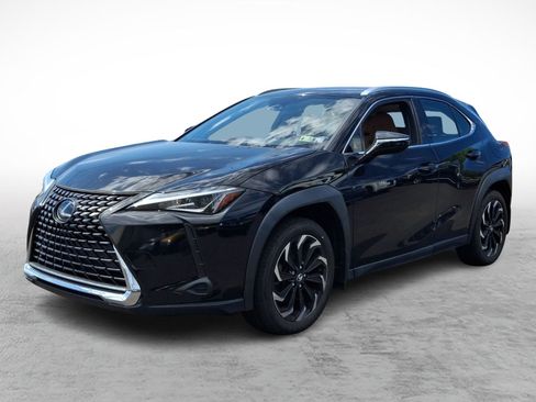 Used 2022 Lexus UX 200 w/ Accessory Package (Z1) FWD image 3