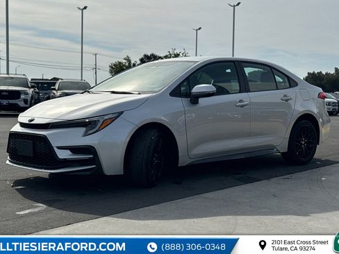 Used 2025 Toyota Corolla SE FWD image 6