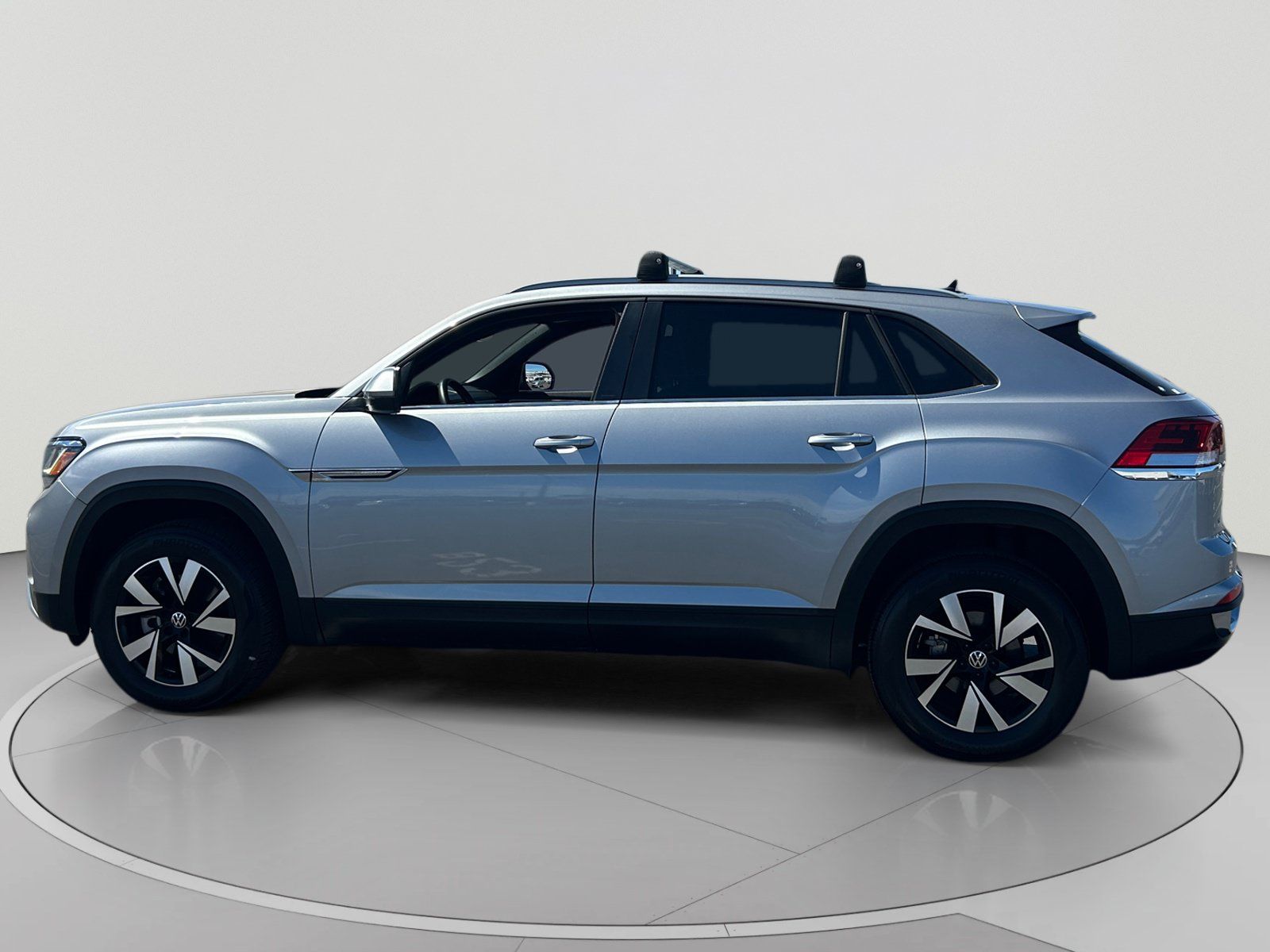 Certified 2022 Volkswagen Atlas Cross Sport SE AWD/4WD image 2