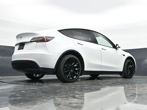 Used 2023 Tesla Model Y Long Range AWD/4WD image 41