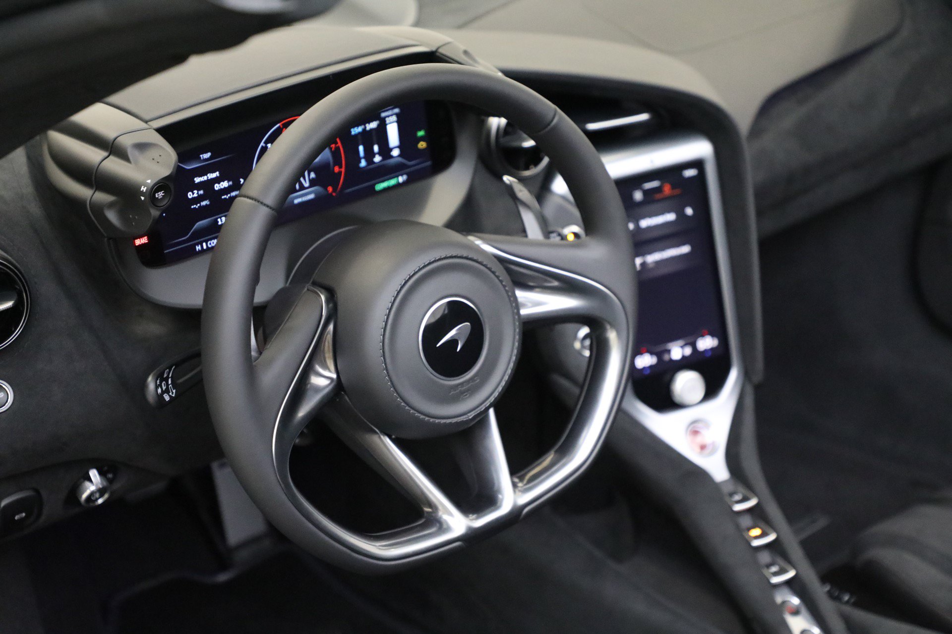 Used 2024 McLaren 750S Spider RWD image 32