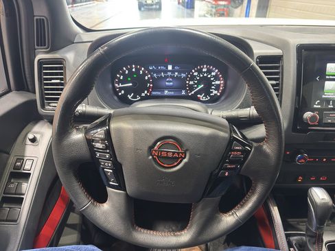 Used 2022 Nissan Frontier PRO-4X w/ Technology Package image 21