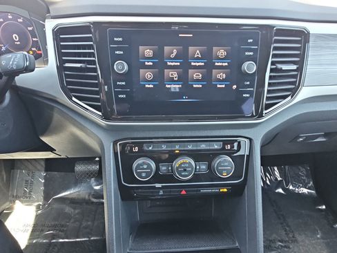 Used 2022 Volkswagen Atlas Cross Sport SE FWD image 19