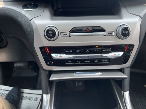 Used 2022 Ford Explorer XLT w/ Equipment Group 202A image 29