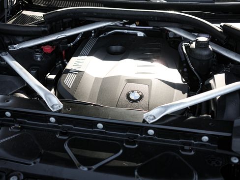 Used 2023 BMW X7 xDrive40i image 35