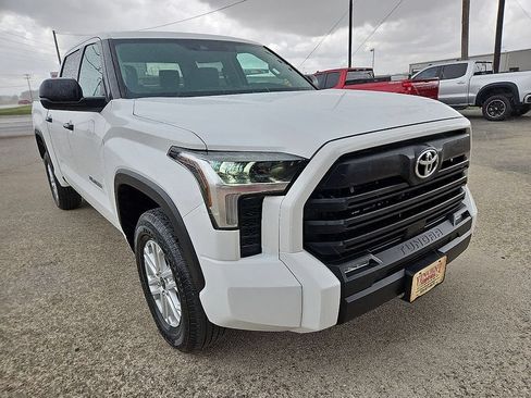 Used 2022 Toyota Tundra SR5 AWD/4WD image 11