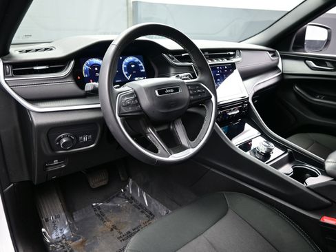 Used 2025 Jeep Grand Cherokee L Laredo w/ Trailer Tow Package image 13