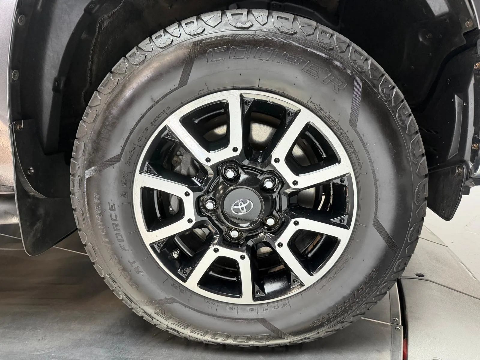 Used 2016 Toyota Tundra SR5 w/ SR5 Upgrade Package AWD/4WD image 7