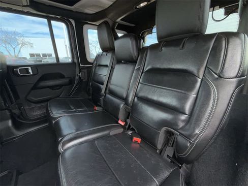 Used 2019 Jeep Wrangler Unlimited Sahara image 14