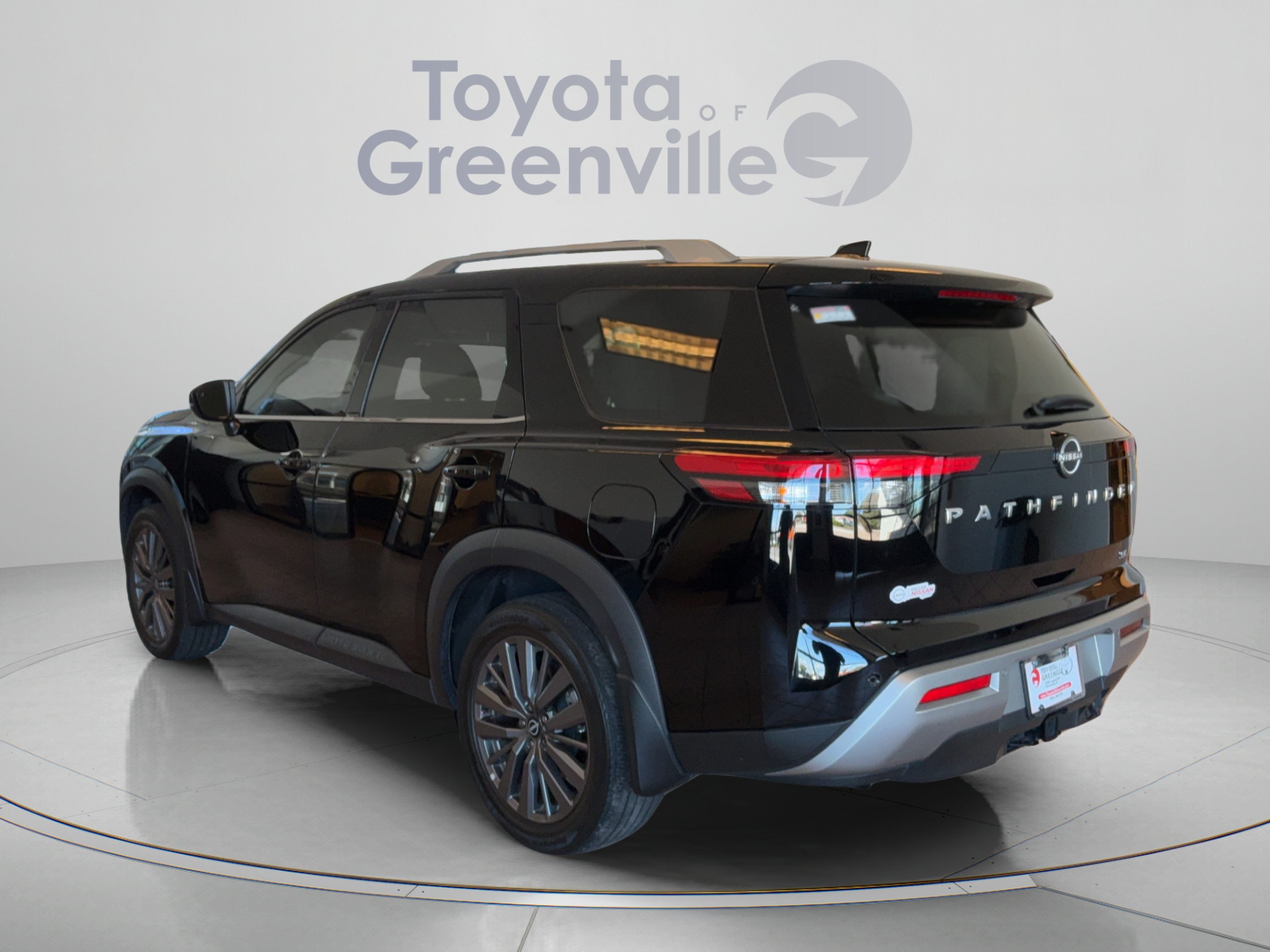 Used 2024 Nissan Pathfinder SL w/ SL Premium Package FWD image 4