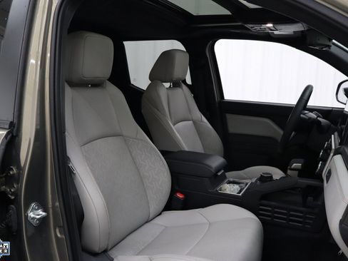 Used 2024 Toyota Tacoma Limited image 28