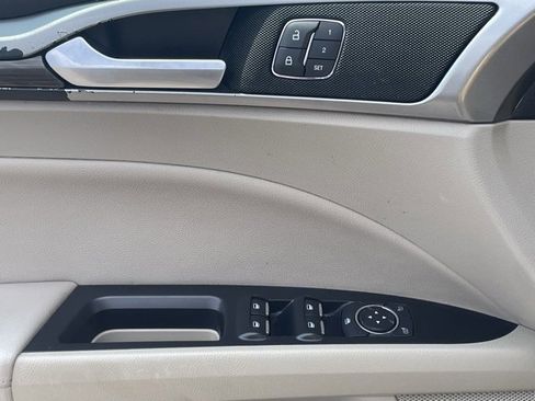 Used 2019 Ford Fusion SEL image 21