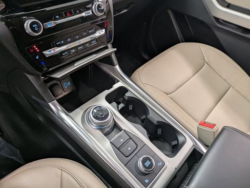 Used 2022 Ford Explorer Limited w/ Equipment Group 301A image 14