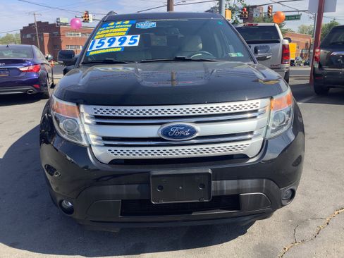 Used 2015 Ford Explorer XLT w/ Equipment Group 202B AWD/4WD image 2