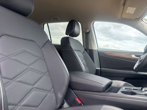 Used 2024 Volkswagen Atlas SE FWD image 28