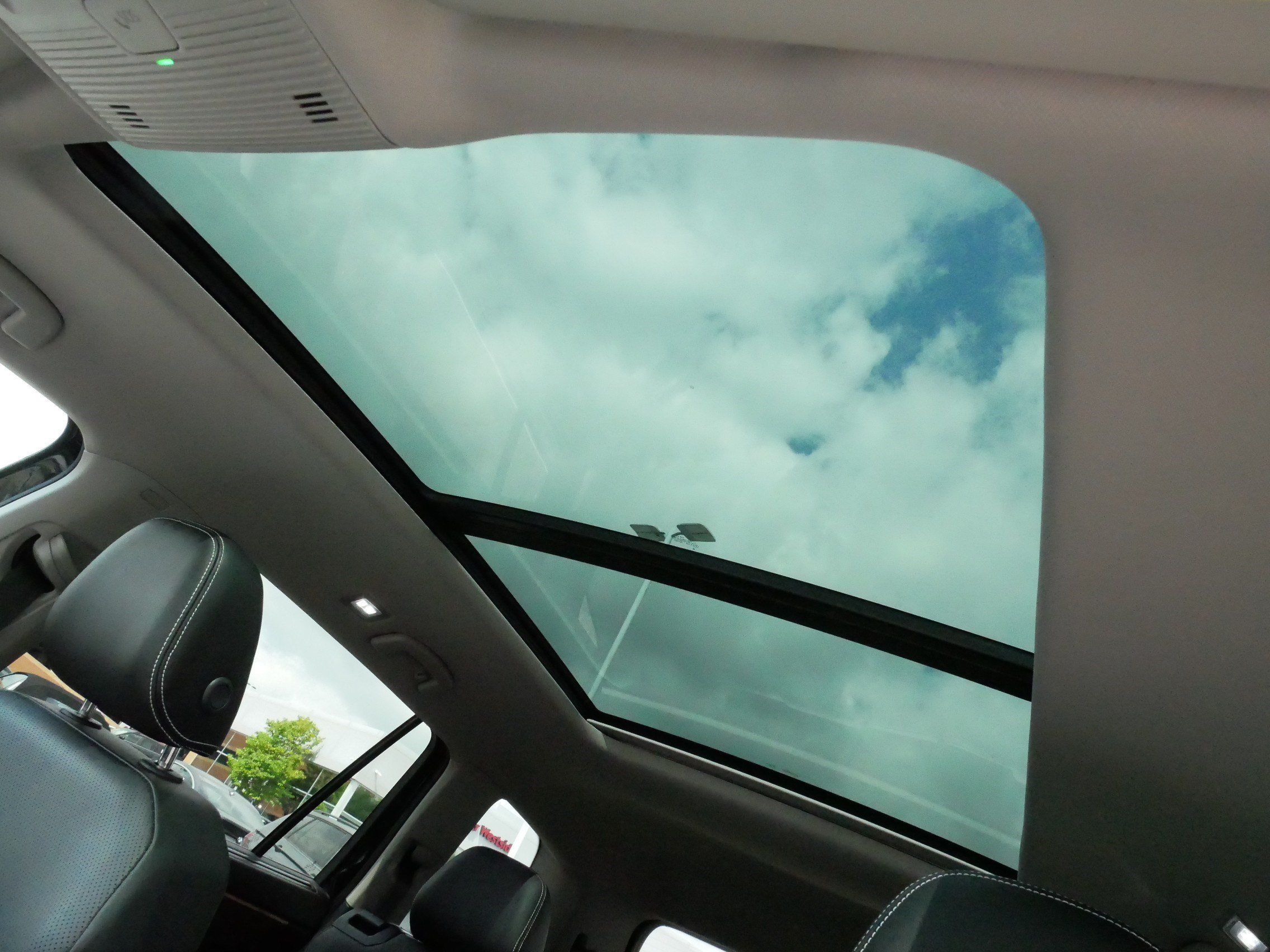 Certified 2024 Volkswagen Atlas SE w/ Panoramic Sunroof Package AWD/4WD image 34