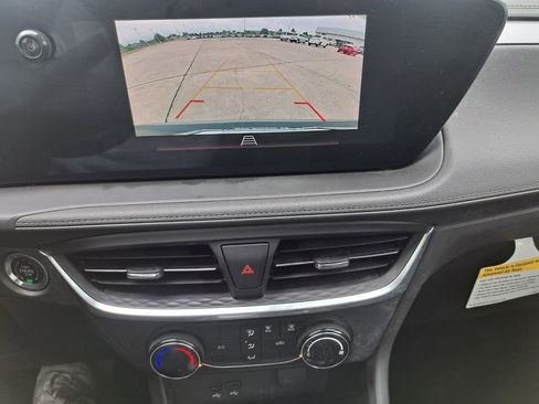 Used 2024 Buick Encore GX Preferred image 11