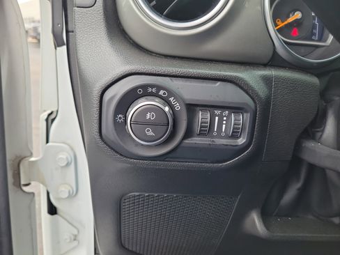 Used 2022 Jeep Gladiator Overland w/ Cold Weather Group image 22