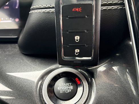 Used 2023 Jeep Grand Cherokee Laredo AWD/4WD image 28