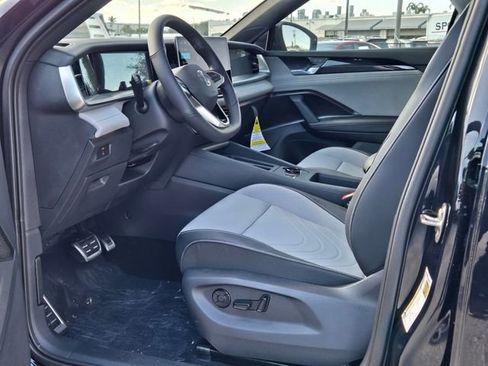 New 2026 Volkswagen Tiguan SE R-Line FWD image 12