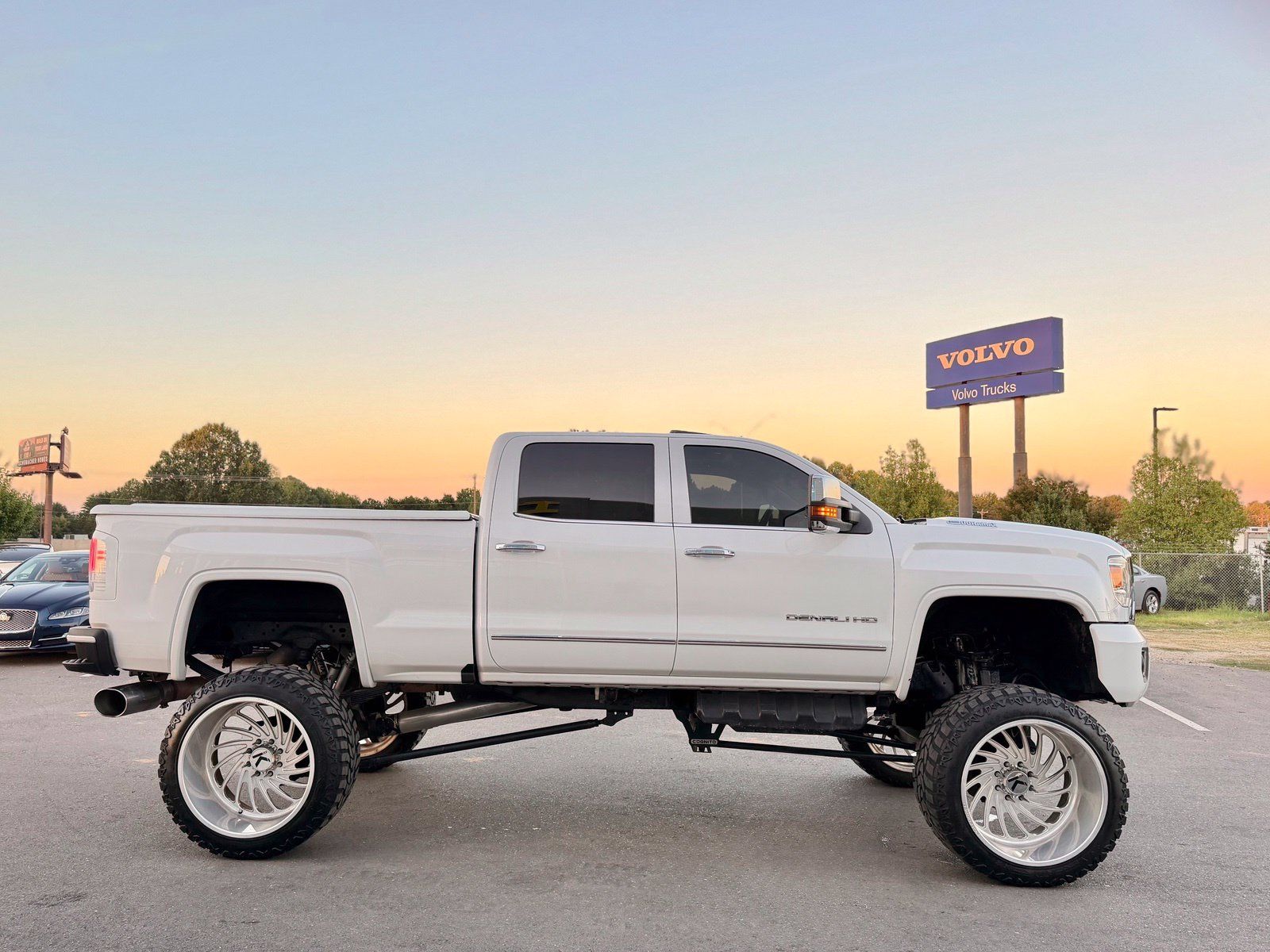 Used 2017 GMC Sierra 2500 Denali w/ Duramax Plus Package AWD/4WD image 7