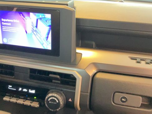 Used 2025 Toyota Tacoma SR5 AWD/4WD image 35