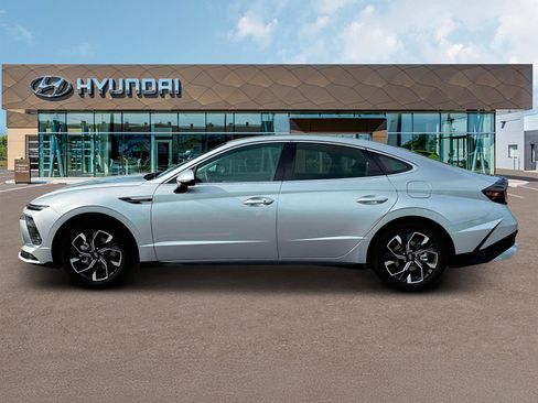 New 2025 Hyundai Sonata SEL image 3