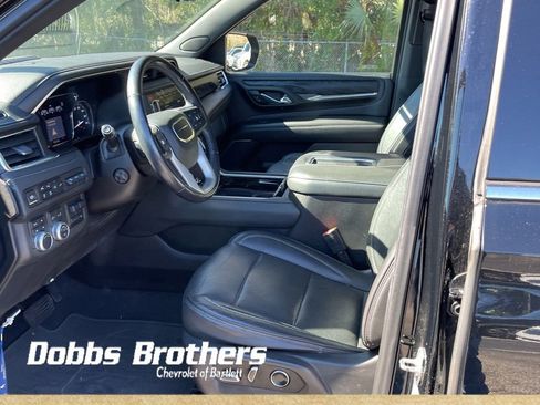 Used 2021 GMC Yukon Denali w/ Denali Premium Package image 8
