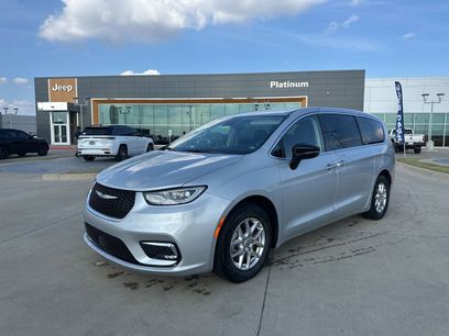 Used 2024 Chrysler Pacifica Touring-L