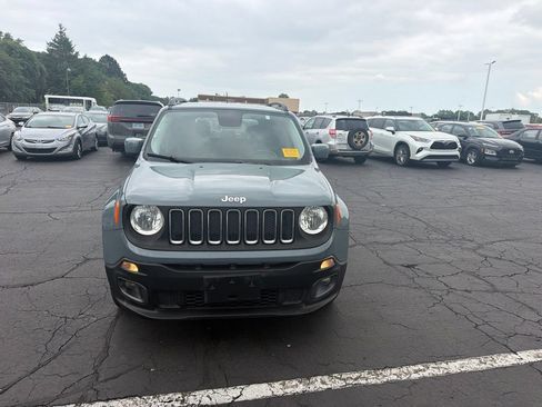 Used 2017 Jeep Renegade Latitude AWD/4WD image 2