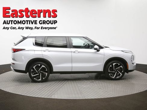 Used 2024 Mitsubishi Outlander SE image 45