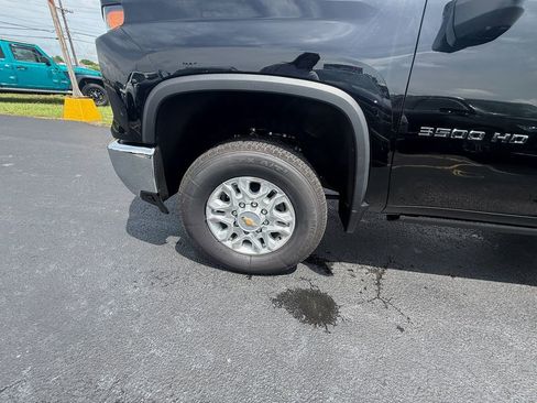 Used 2025 Chevrolet Silverado 3500 LT AWD/4WD image 10