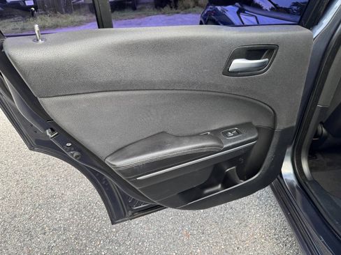 Used 2018 Dodge Charger SXT RWD image 21