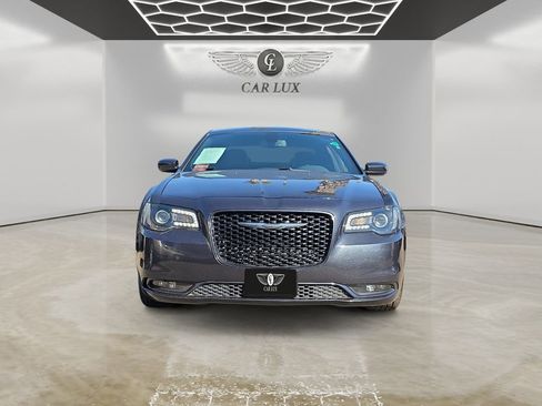 Used 2018 Chrysler 300 S image 8