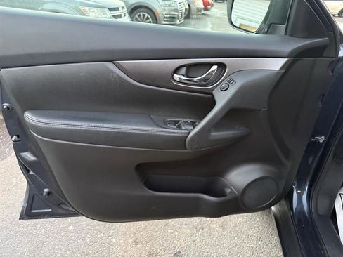 Used 2016 Nissan Rogue SV w/ SV Moonroof Package image 36