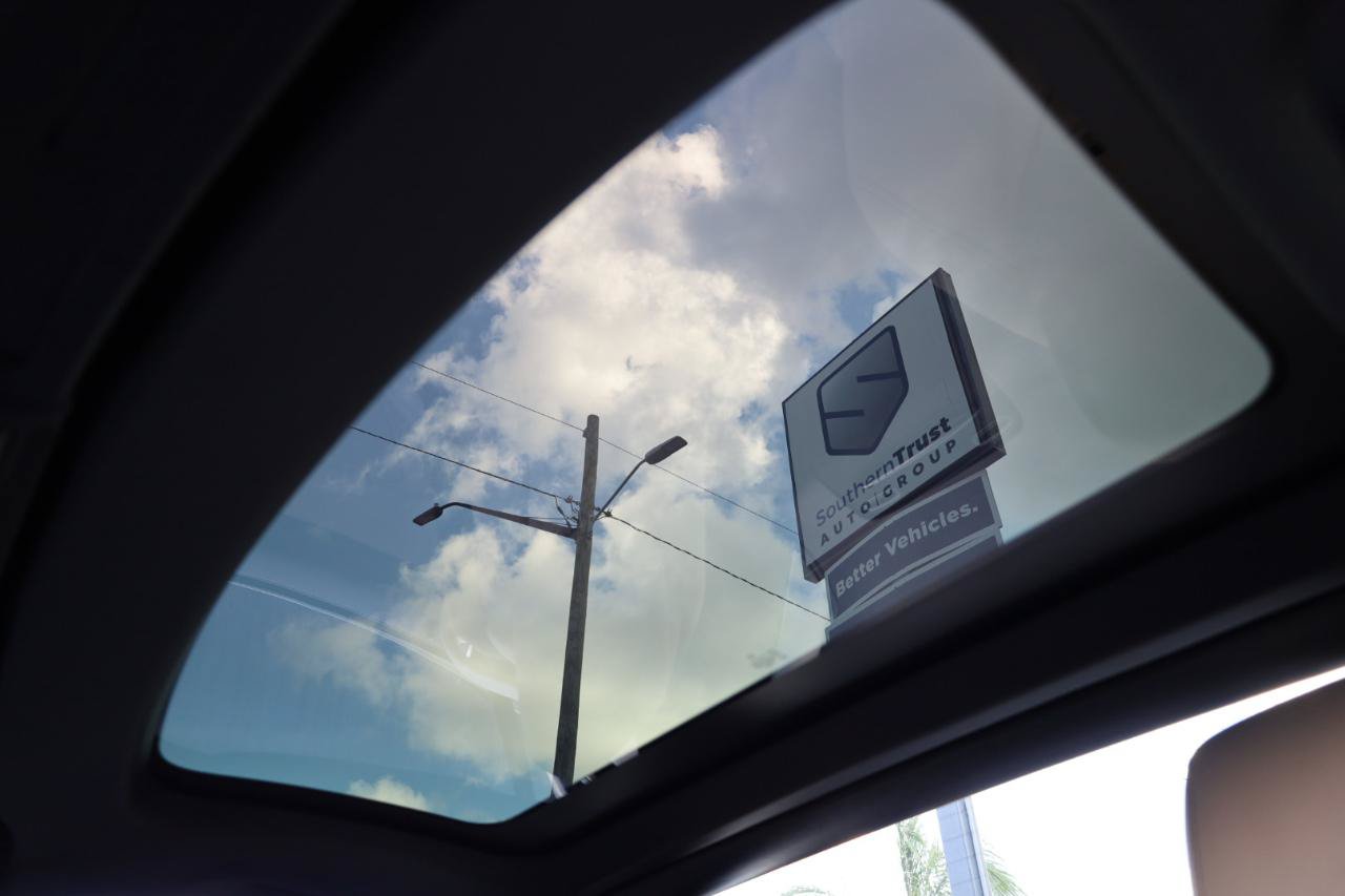 Used 2015 Mercedes-Benz SLK 350 image 12