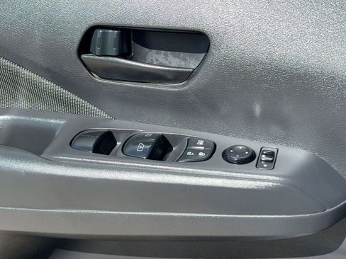 Used 2020 Nissan Kicks S image 13