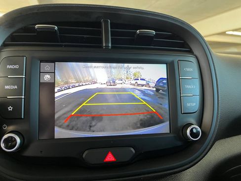 Used 2025 Kia Soul LX w/ LX Technology Package FWD image 24