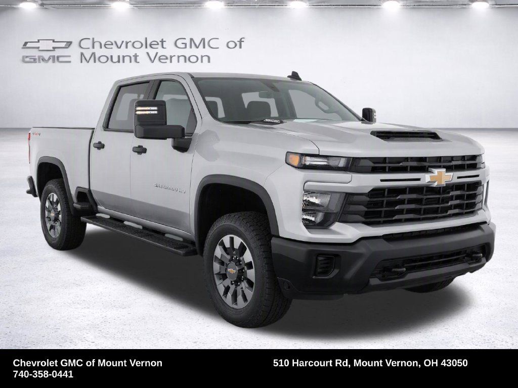 Used 2024 Chevrolet Silverado 2500 Custom AWD/4WD image 2