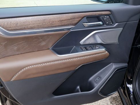 New 2026 GMC Acadia Denali Ultimate w/ LPO, Floor Liner Package image 11