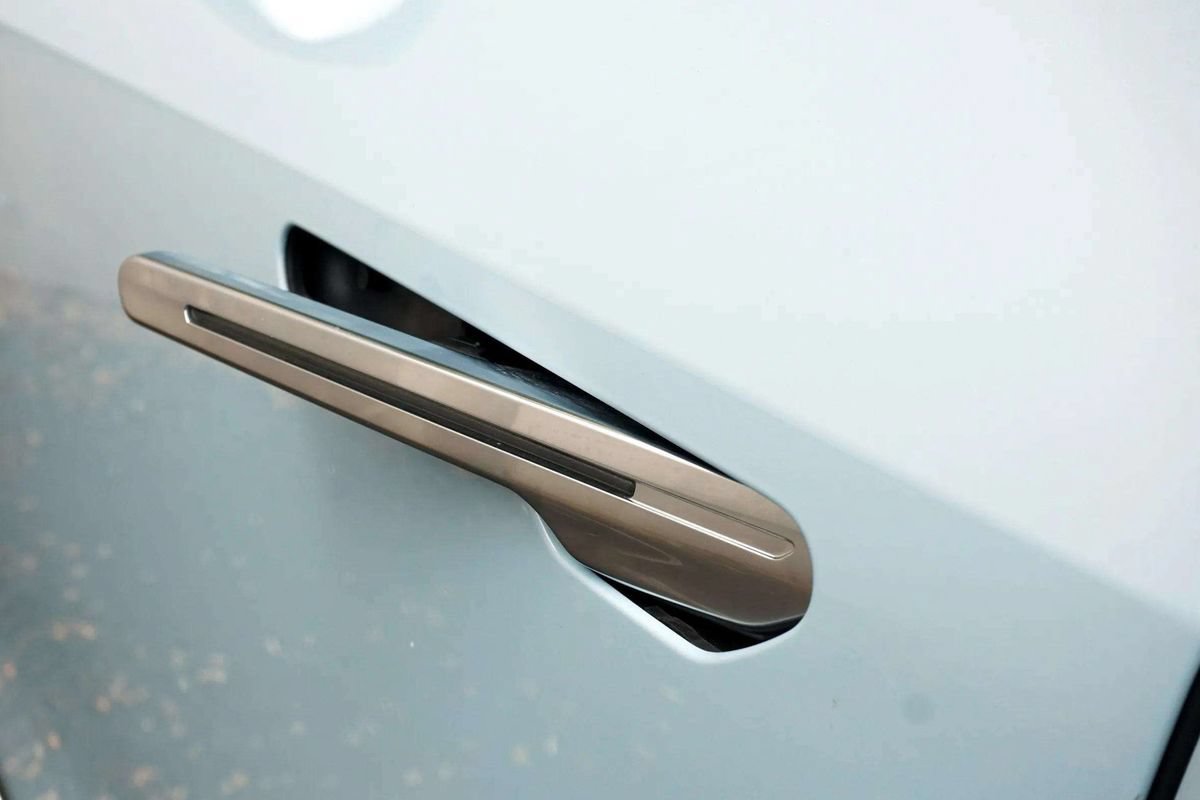 Used 2024 Cadillac Lyriq Luxury RWD image 11
