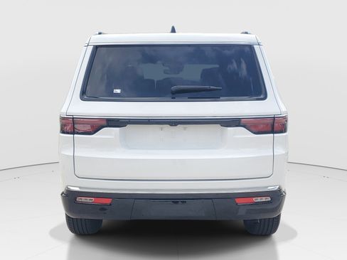 Used 2024 Jeep Wagoneer 4WD image 4