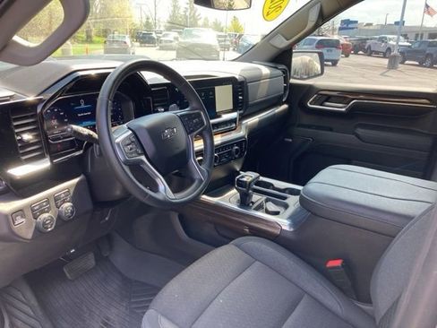 Used 2024 Chevrolet Silverado 1500 LT Trail Boss w/ Convenience Package II AWD/4WD image 6