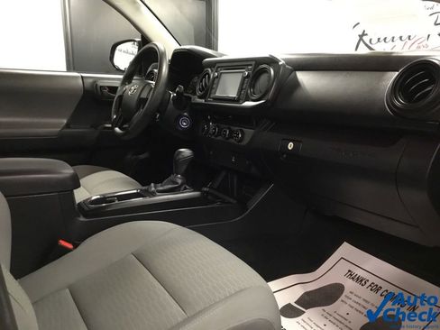 Used 2017 Toyota Tacoma SR image 41