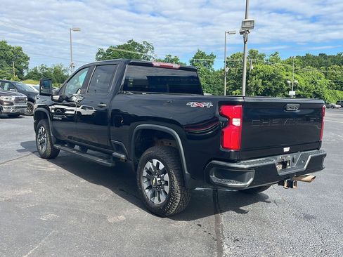 Used 2021 Chevrolet Silverado 2500 Custom w/ Custom Value Package AWD/4WD image 3