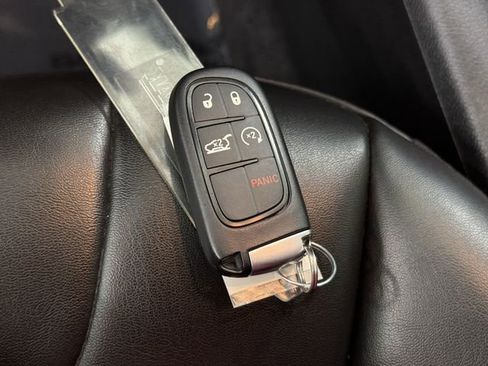 Used 2020 Jeep Cherokee Trailhawk w/ Comfort/Convenience Group AWD/4WD image 31