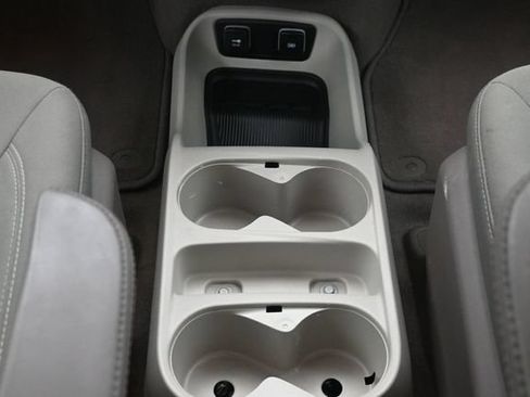 Used 2017 Chrysler Pacifica Touring w/ Tire & Wheel Group FWD image 23