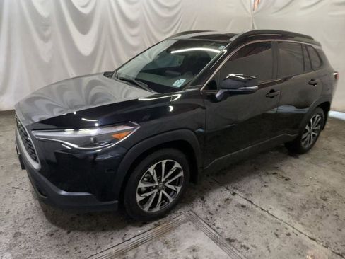 Used 2024 Toyota Corolla Cross XLE w/ Convenience Package AWD/4WD image 4